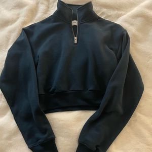 Aritzia cropped half zip sweatshirt